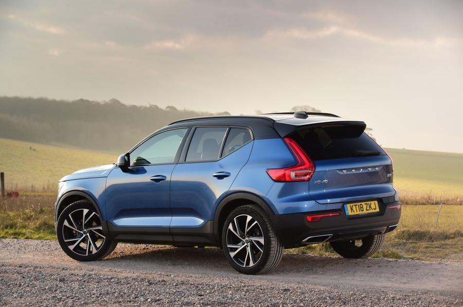  Volvo XC40 T3 R-Design 2018 года  (UK) (фото 4 из 13)